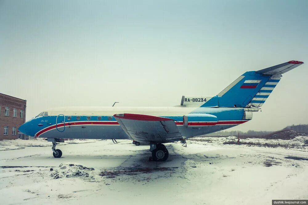 Як 40 места