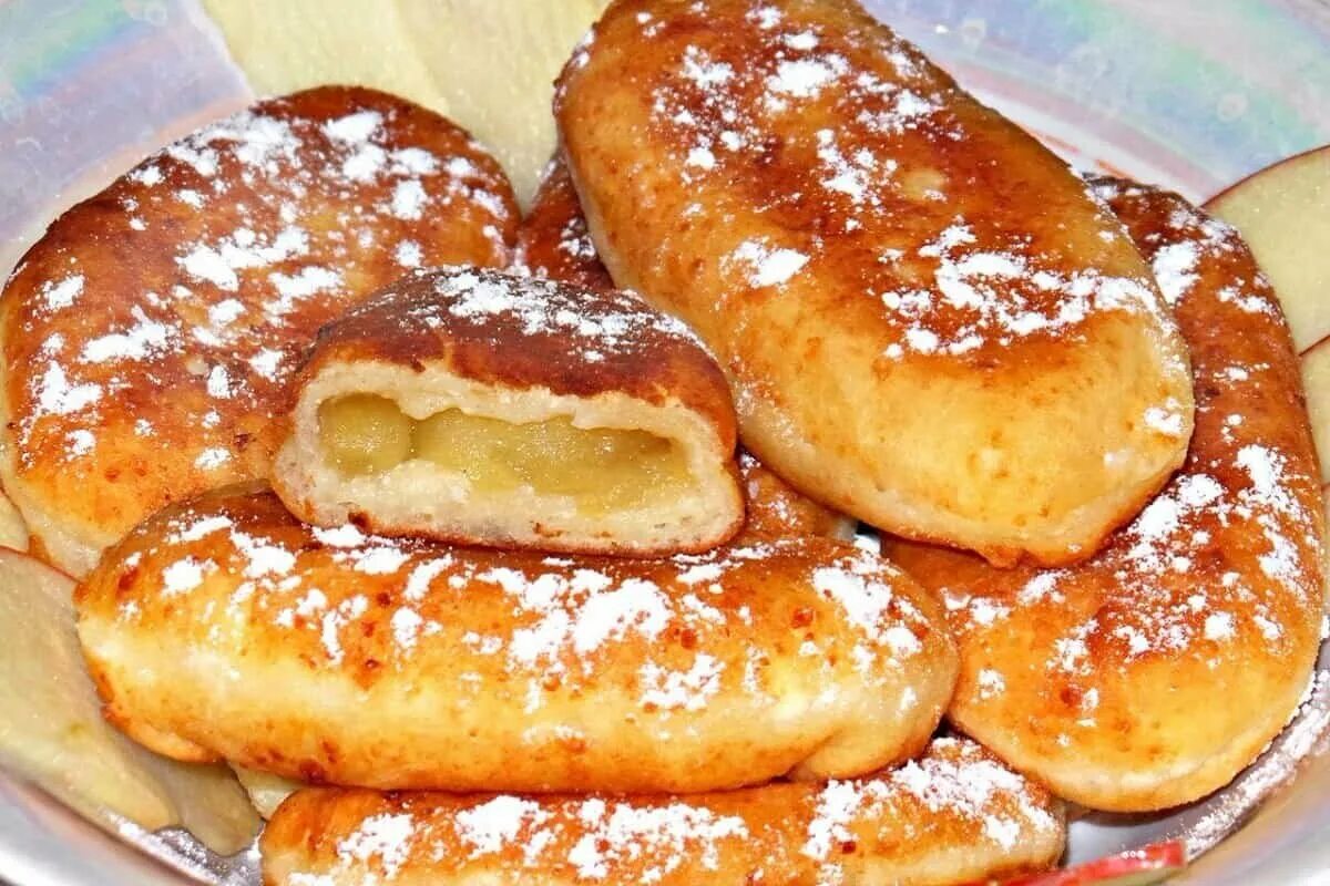 Пирожки из творожного теста с яблоками. Жареные пирожки с яблоками. Творожные пирожки с яблоками. Пирожки с творогом жареные
