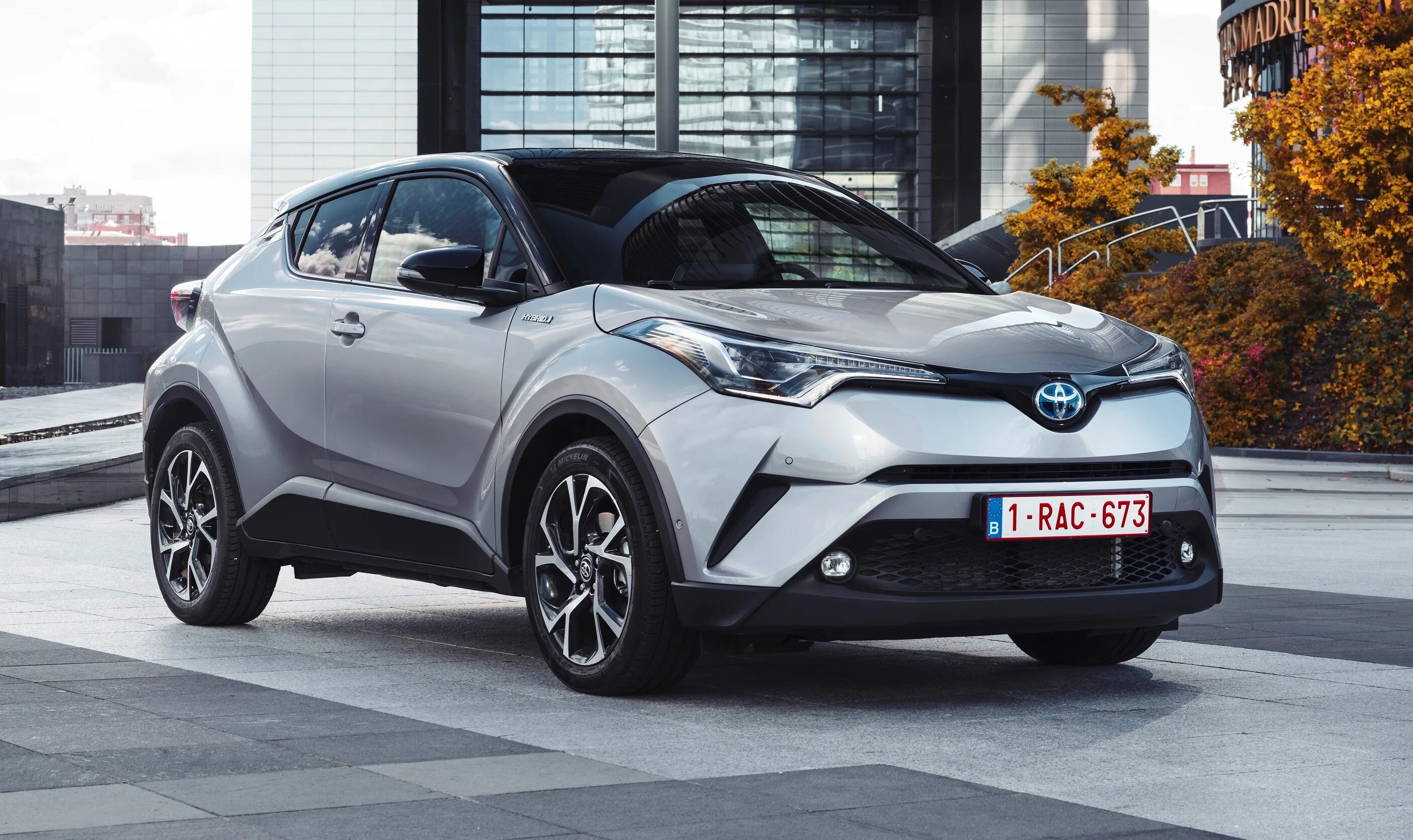 Кроссовер тойота цена. Toyota c-HR 2019. Тойота c-HR 2017. Тойота Chr 2019. Toyota Ch-r 2019.