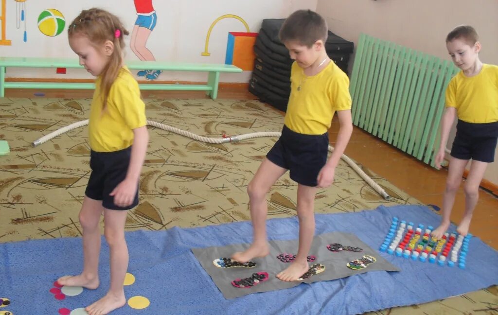 Моторика ног. Лечебная ЛФК плоскостопие. Упражнения для плоскостопия в детском саду. Гимнастика для профилактики плоскостопия в детском. Занятие с мячом для плоскостопия.