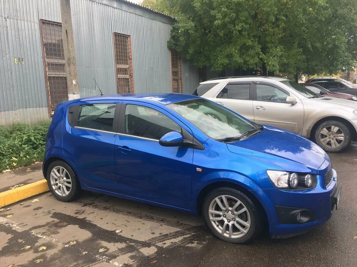 Шевроле хэтчбек 2013. Шевроле Авео хэтчбек синий. Chevrolet Aveo 2013 синий. Aveo Chevrolet 2012 хэтчбек синий. Шевроле Авео хэтчбек 2013.