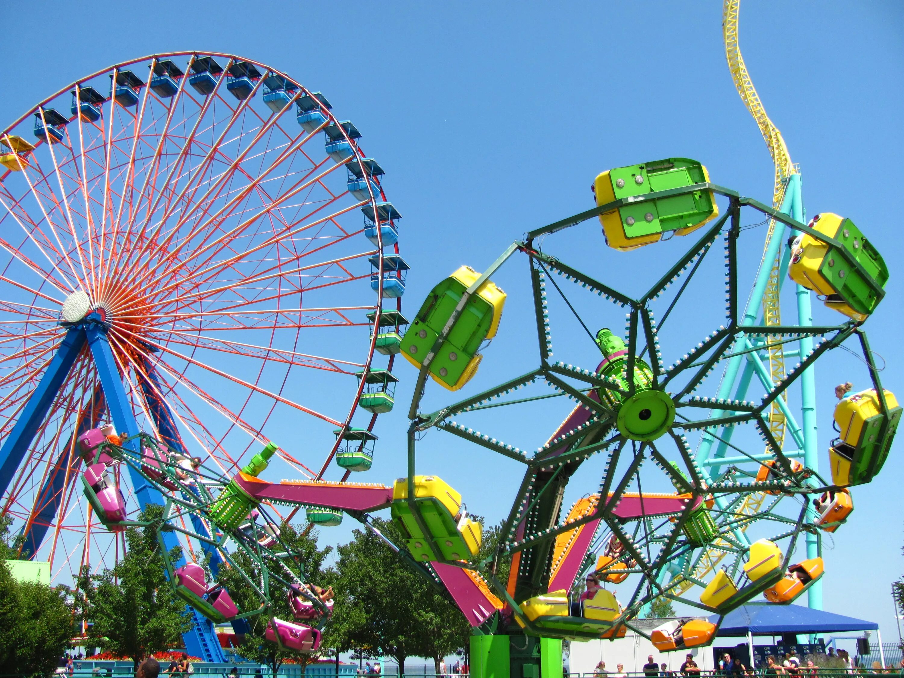 1 развлечения. Парк аттракционов аттракционы. The Amusement Park (парк развлечений). В парке аттракционов. Аттракционы в парках.