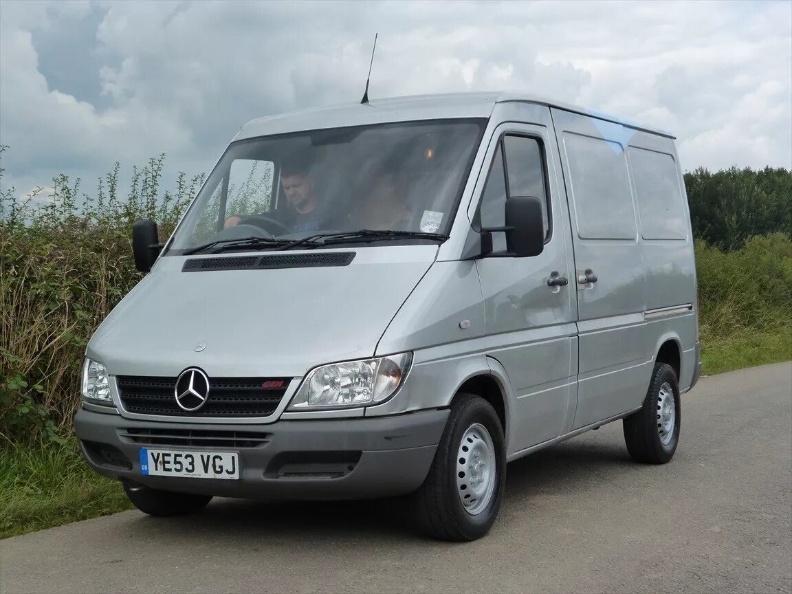 Mercedes-Benz 208 CDI Sprinter. Мерседес Спринтер 208. Mercedes Benz Sprinter 208d. Мерседес Бенц Спринтер 208 CDI. Мерседес спринтер 208д