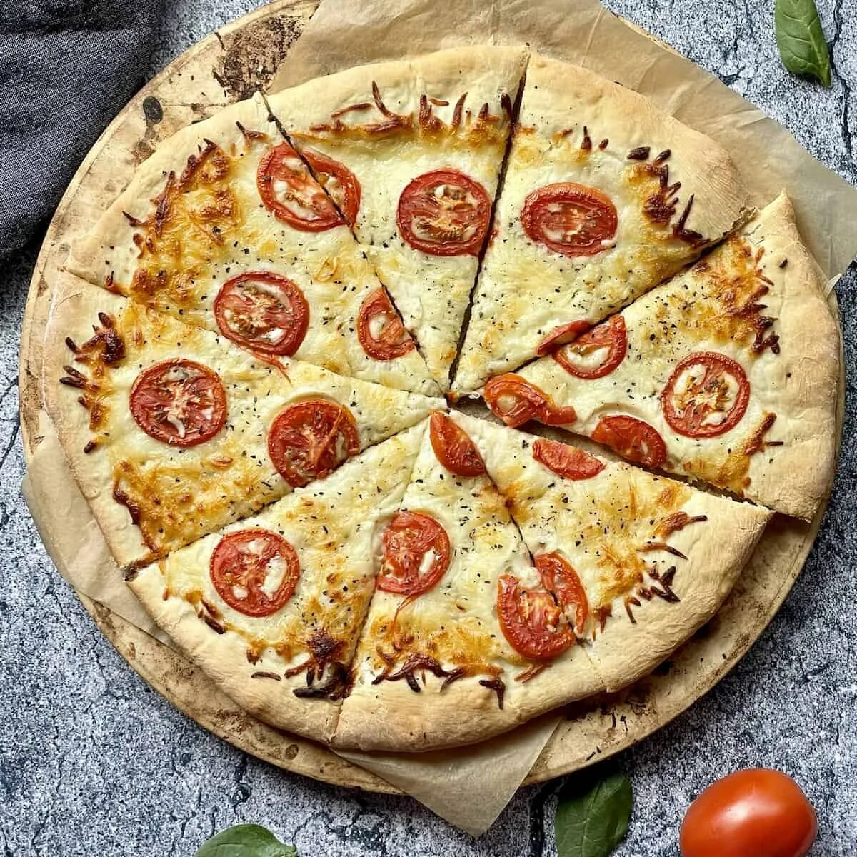 Пицца большие куски. "Пицца". Пицца с помидорами. Кусочек пиццы. Кусок пиццы.
