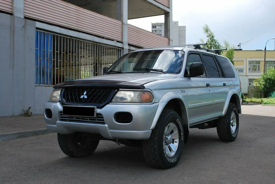 Montero sport купить. Mitsubishi Montero Sport 2003. Митсубиси Монтеро спорт 1. Montero Sport 2001. Mitsubishi Montero Sport 1 поколение.