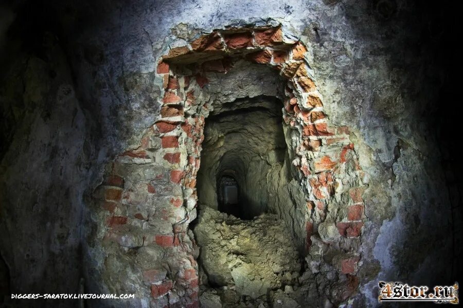 Открой дверь в подземелье. Катакомбы острова Матуа. Спелеотуризм катакомбы пещеры. Печищи катакомбы. Джигинские катакомбы.