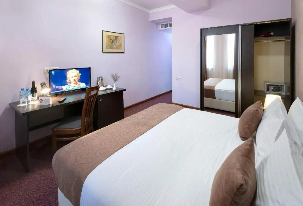Ani central ереван. Отель silachi hotel ереван 3. Отель silachi hotel ереван 3. Ani central ереван. Central hotel yerevan 4*.