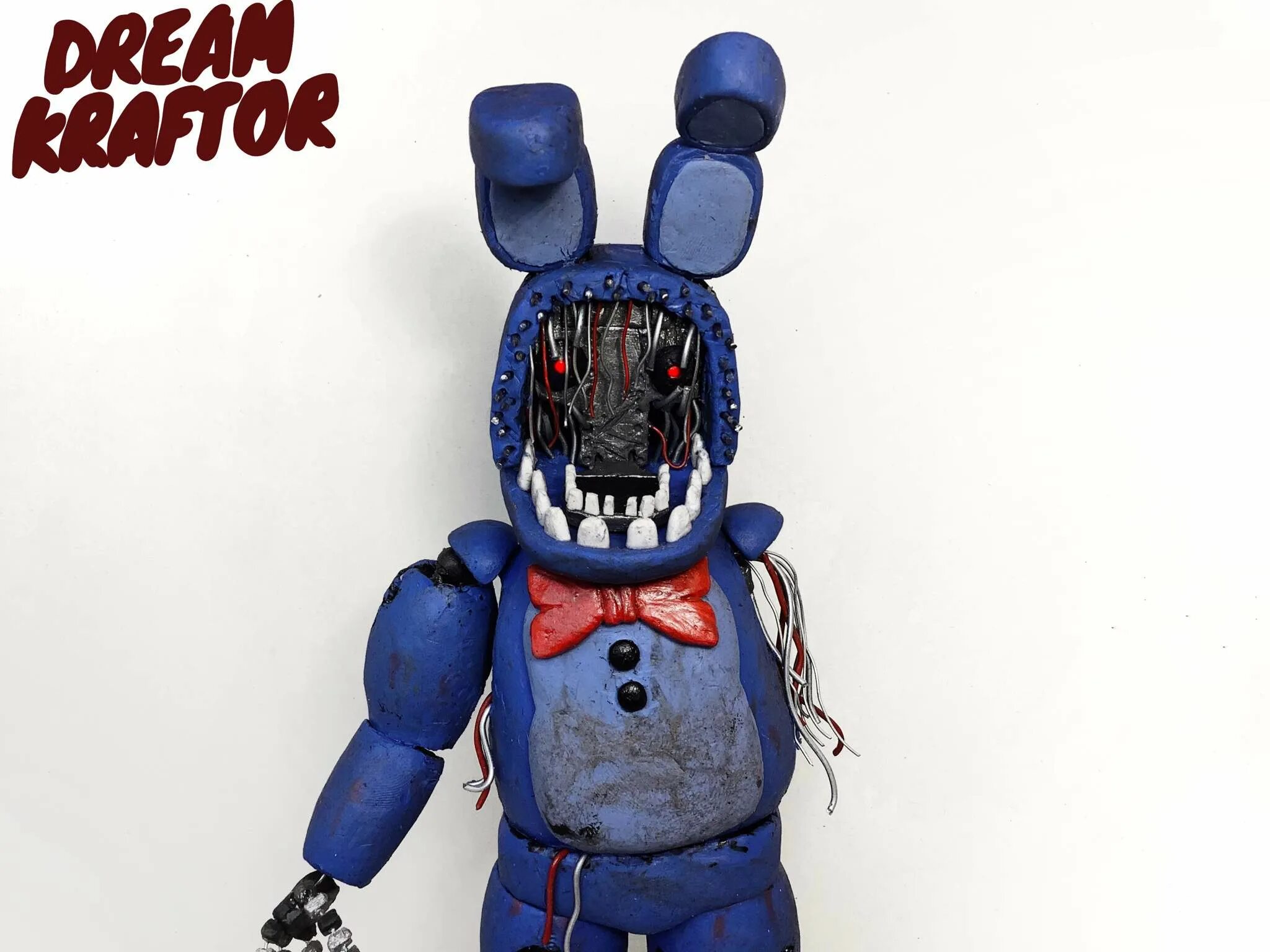 Лепят аниматроников. Игрушки ФНАФ 2 Олд Бонни. Фигурка Withered Bonnie. Фигурки ФНАФ 2 Олд Бонни. ФНАФ 9 фигурка Бонни.