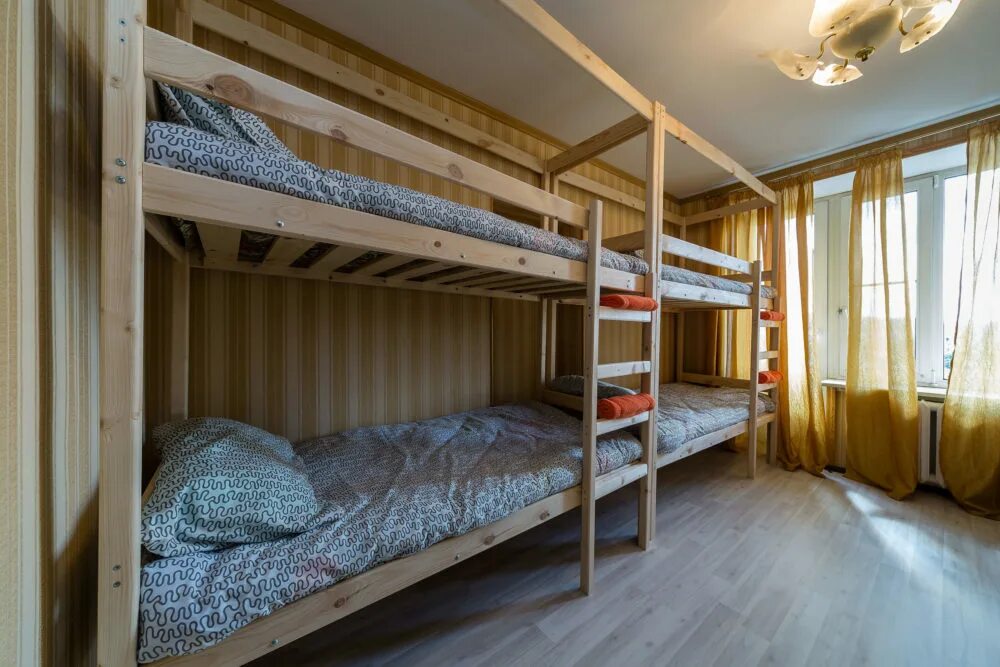 хостел чикаго владивосток. общежитие на севере. снять койку метро. снять койку метро. общежитие в москве на 2 человека.