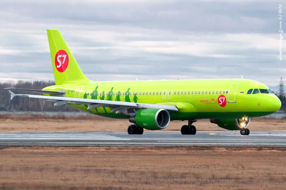 S7 airlines на айфон. Трап самолета s7. S7 1135. Самолет s7. A321 s7.