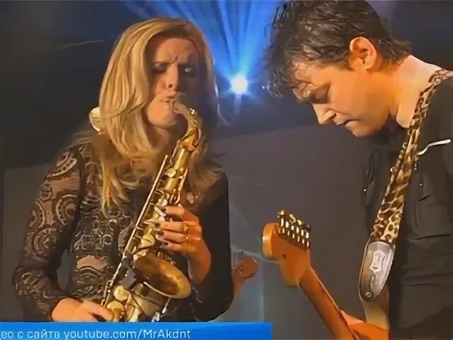 Стюарт и далфер саксофон и гитара. Кэнди Далфер и Дейв Стюарт. Candy Dulfer & David a. Stewart. Кэнди Далфер и Дейв Стюарт фото. Candy Dulfer саксофон и гитара.