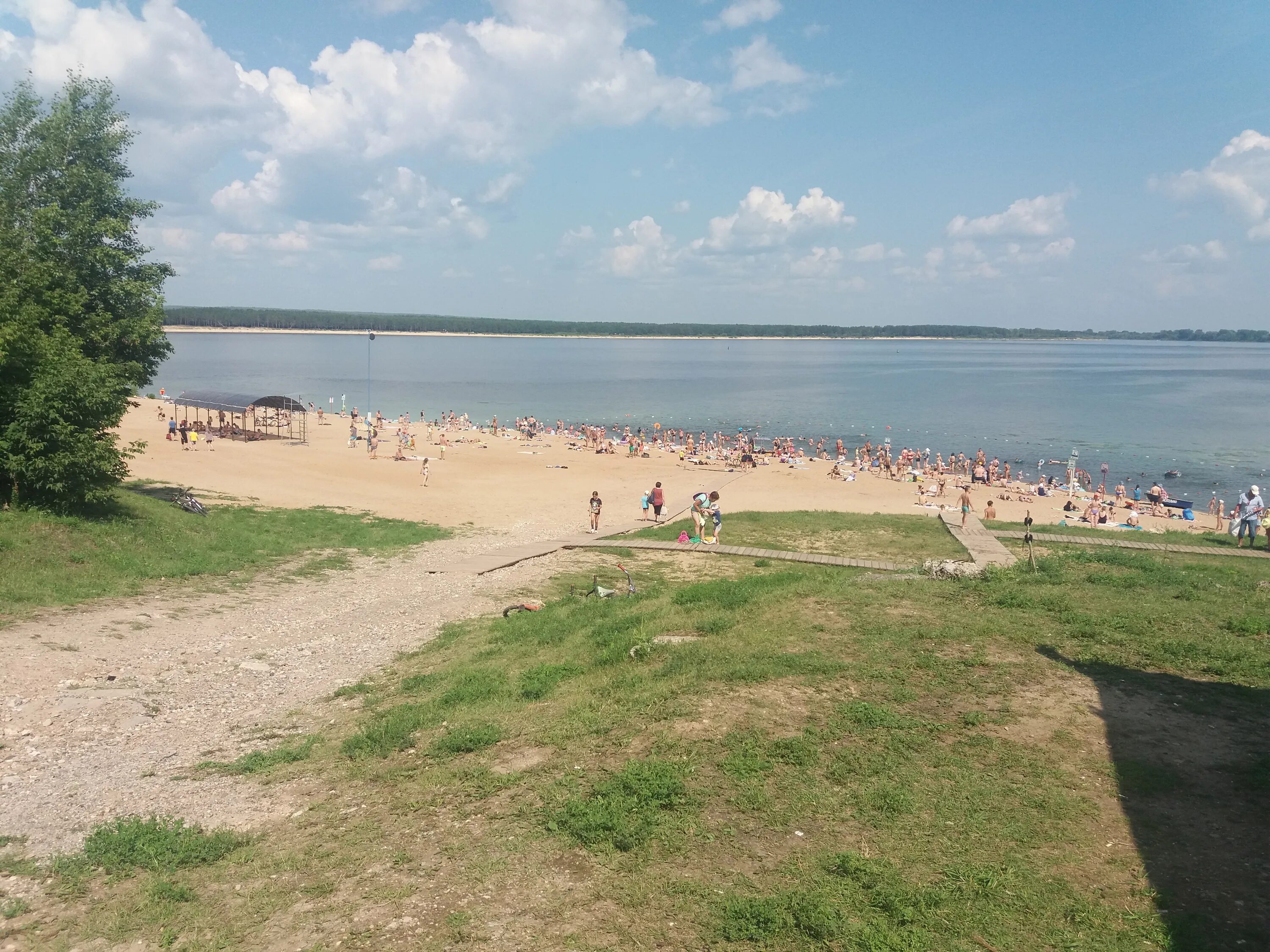 В Новочебоксарске женщину с тремя детьми унесло течением на матрасе по Волге - Г