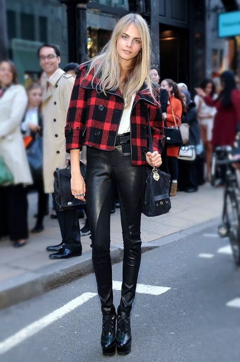Нормальный образ. Cara Delevingne стиль. Кара Делевинь стрит стайл. Кара Делевинь уличный стиль. Cara Delevingne в полный рост.