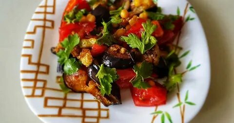 Салат баклажаны с помидорами и кинзой чесноком