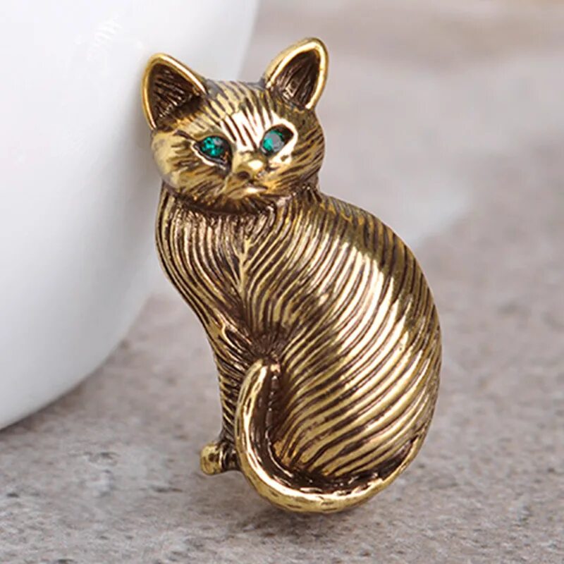 Брошь с кошкой. Брошь кот кошка. Брошь кошка золото. Брошка кошка. Брошь в виде кота.