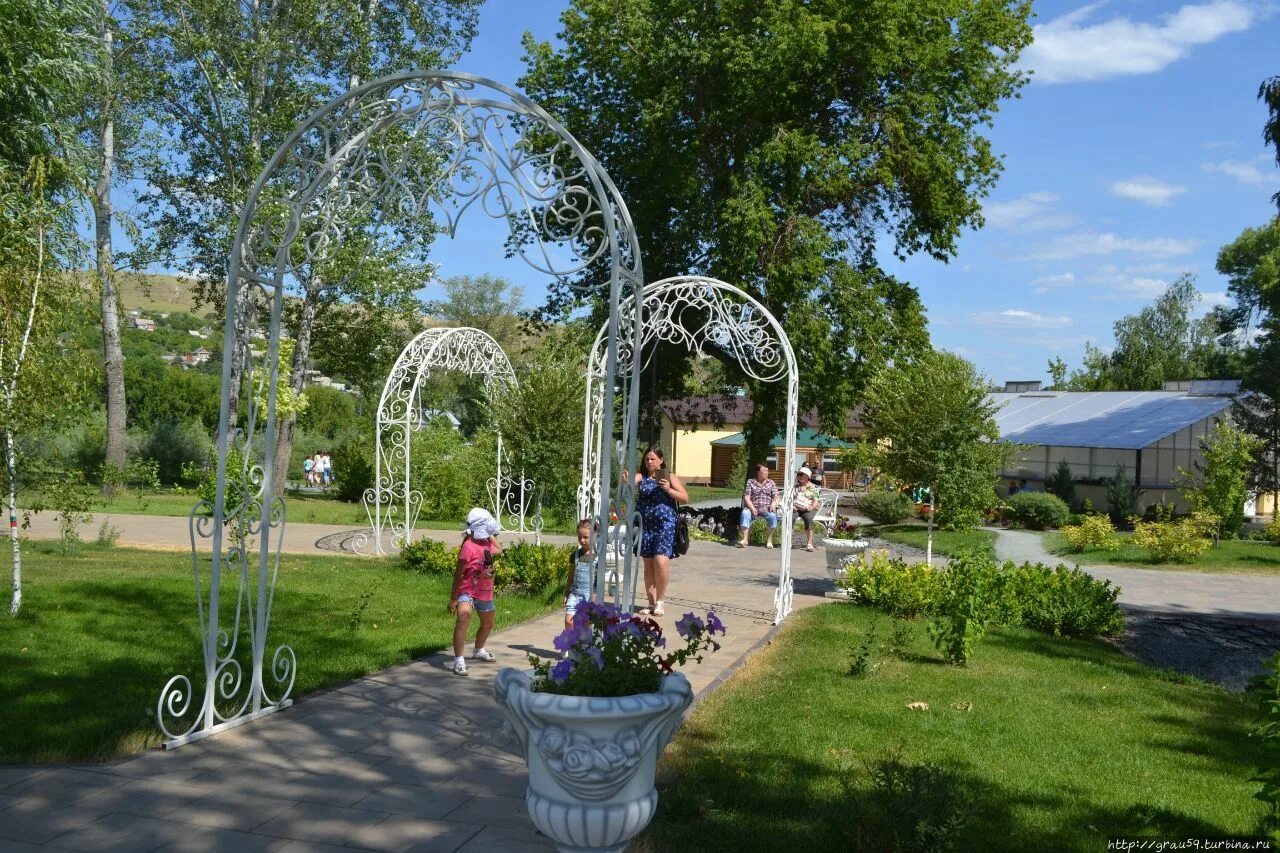 Городской парк саратовская область вольск городской парк. Городской парк вольск. городской сад сапожникова в вольске. парк сапожникова в вольске.