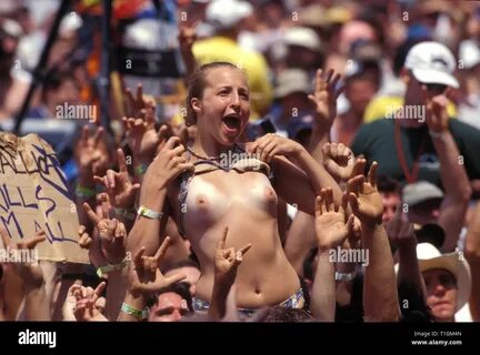 woodstock 99 naked girls.