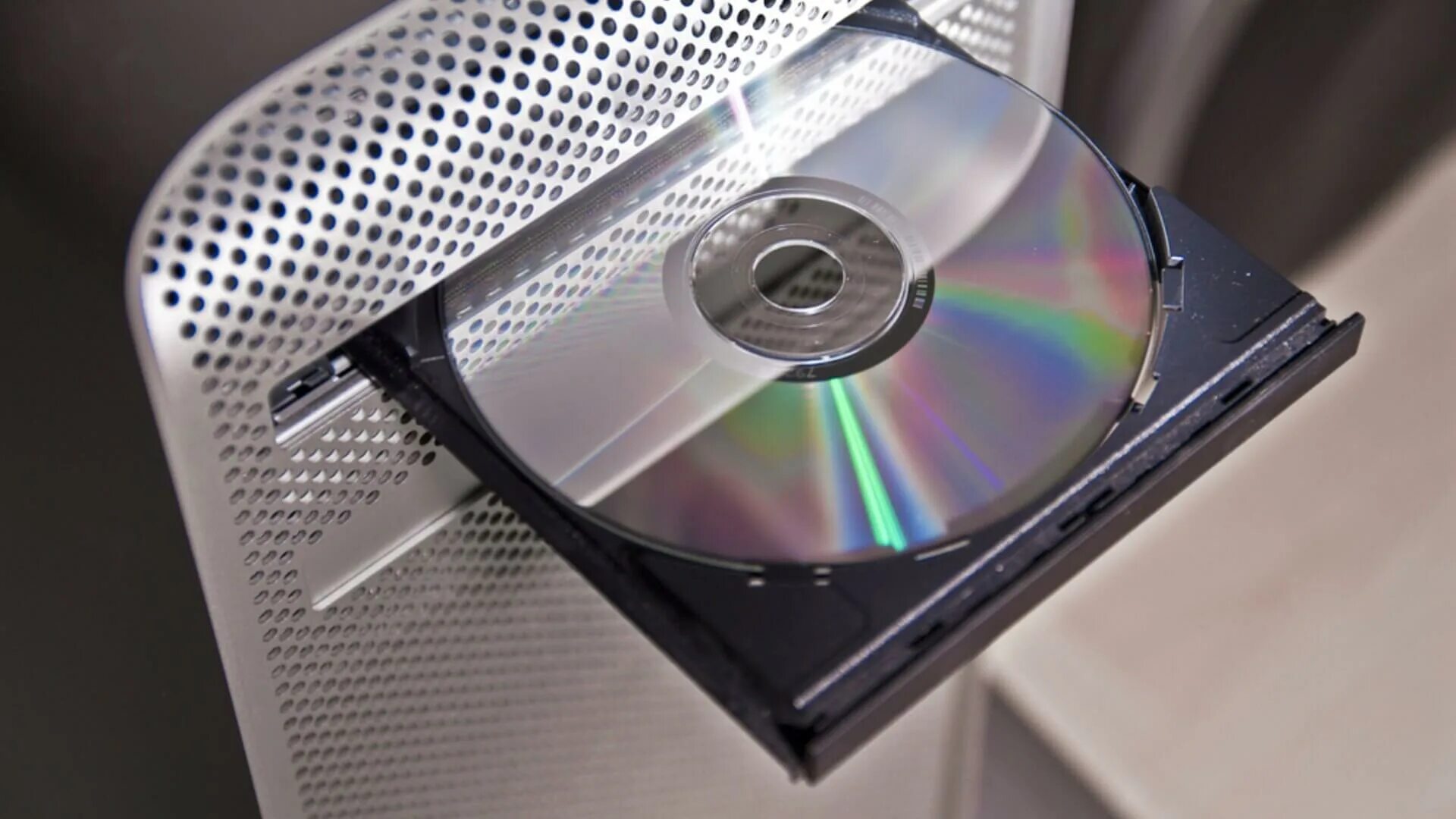 Накопители на оптических дисках. Компьютерный диск. Компакт диск. Привод оптических дисков.