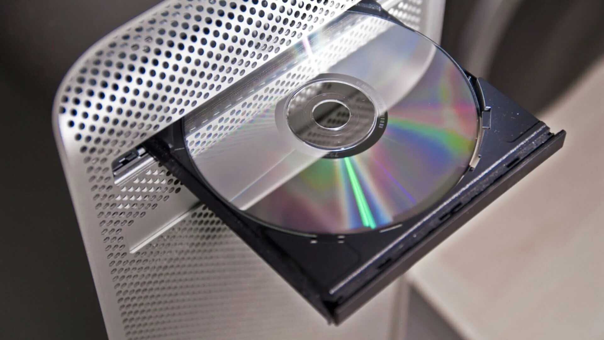 Контент диск. Компакт-диск (cd-rom). диск в дисководе. накопители на оптических дисках. оптический диск для компьютера.