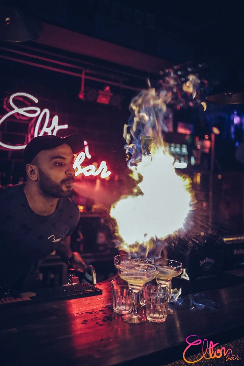 Элтон бар новосибирск. Элтон бар просп димитрова 1. Элтон бар красноярск. Пивные коктейли. Коктейль красная поляна.