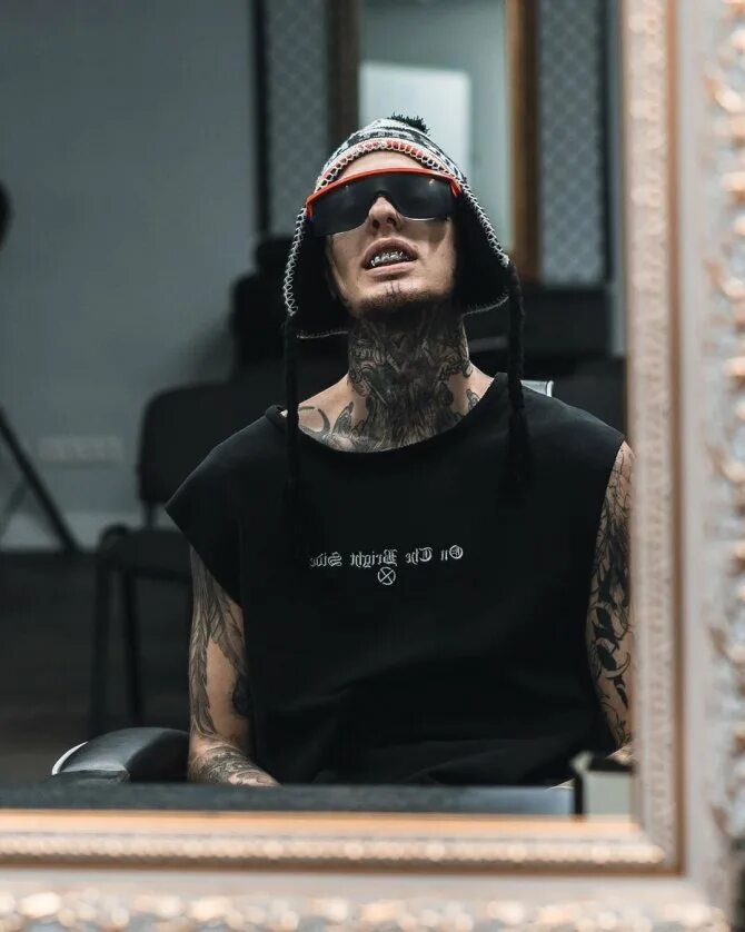 эд выграновский. скруджи фото. скруджи фото. скрудж рэпер рукалицо. скруджи певец фото.