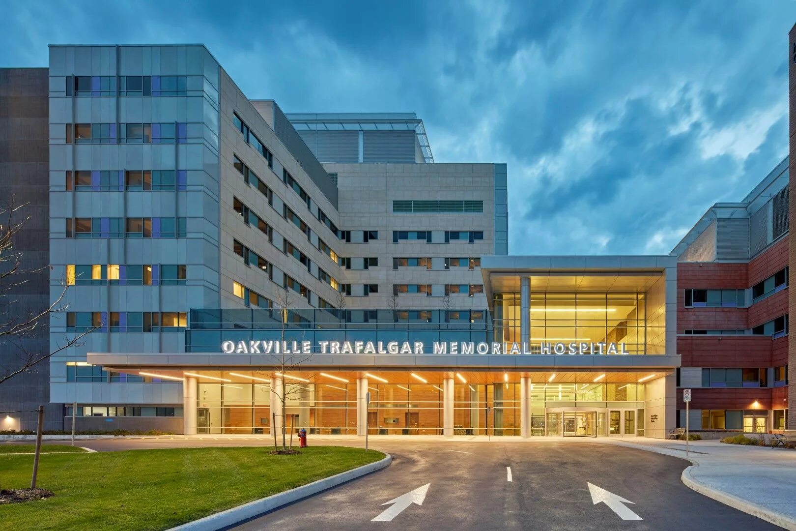 Госпиталь картинки. Фасад госпиталь в Германии. Oakville Trafalgar Memorial Hospital. Госпиталь Сербия архитектура. Здание Kaiser Hospital.