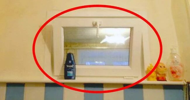 Окно между ванной и кухней. Пластиковое окно между ванной и кухней в хрущевке. Окно между кухней и туалетом. Открывающееся окно в ванной.