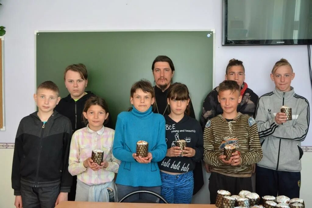 Родничок балашовский район. Родничок интернат Балашовский район. Интернат в с.Леуза. Интернат Родничок большая Мурта. Фото детей школы-интерната с. Глиное Слободзейского р-на.