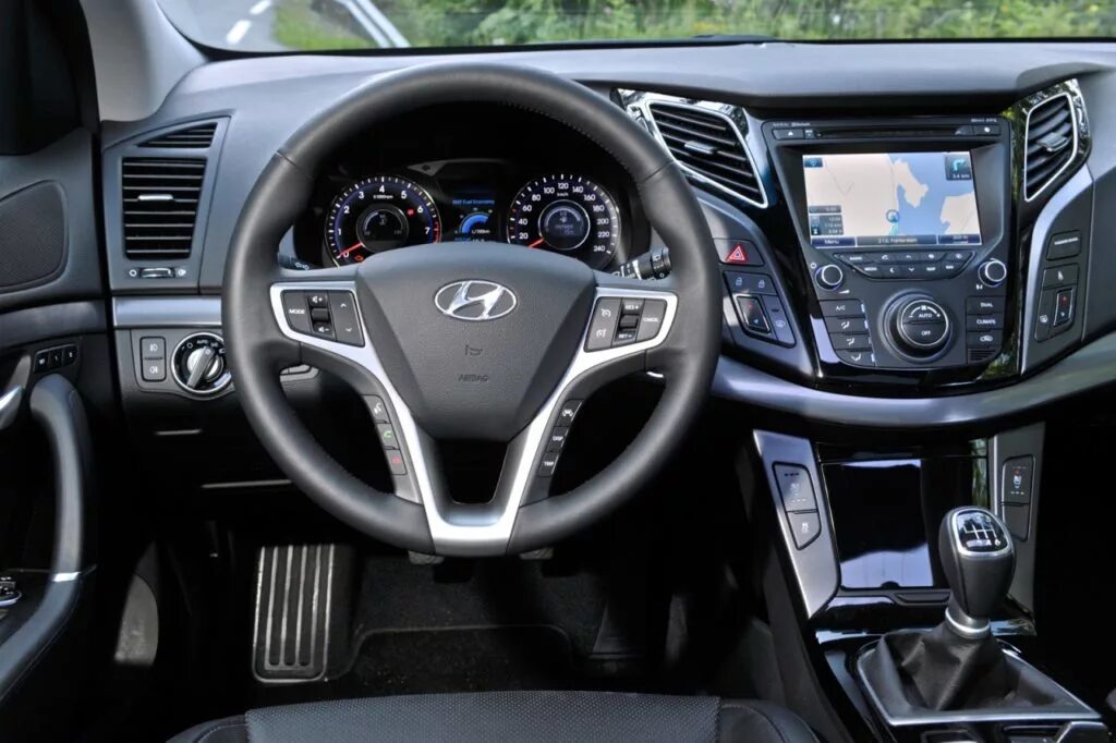 Hyundai i40 салон. Hyundai i40 2021. Хендай i40 панель 2014. Хендай ай 40 салон торпеда. Хендай i40 седан 2014.