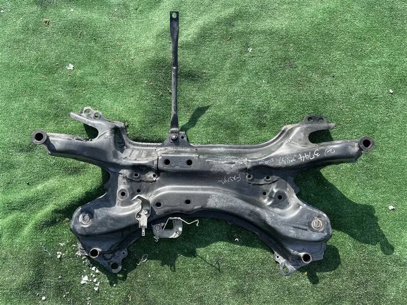 Задняя балка toyota auris. Тойота аурис балка. Балка тойота ора. Королла 2008 задняя балка. Подрамник тойота аурис 2008.