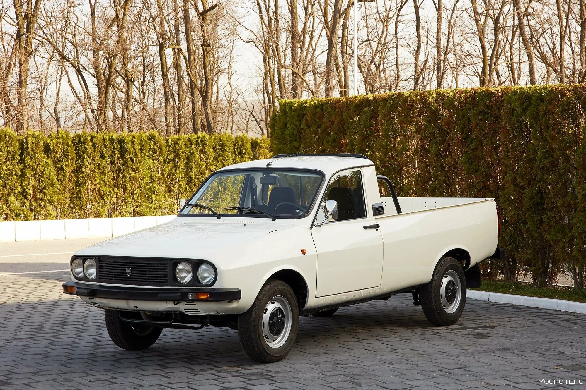 Автомобиль 25. Dacia 1304. Dacia 1300 1983. Dacia 134. Дачия 1300 пикап.