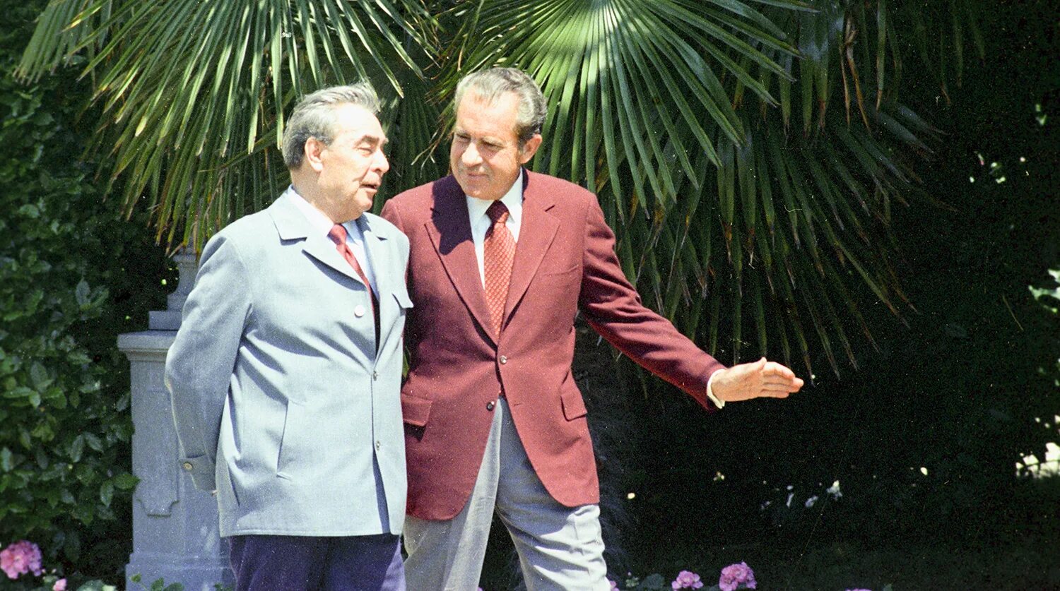 – визит л. Визит брежнева в сша 1973. Визиты брежнева. Никсон и брежнев 1972 в москве. Визиты брежнева.