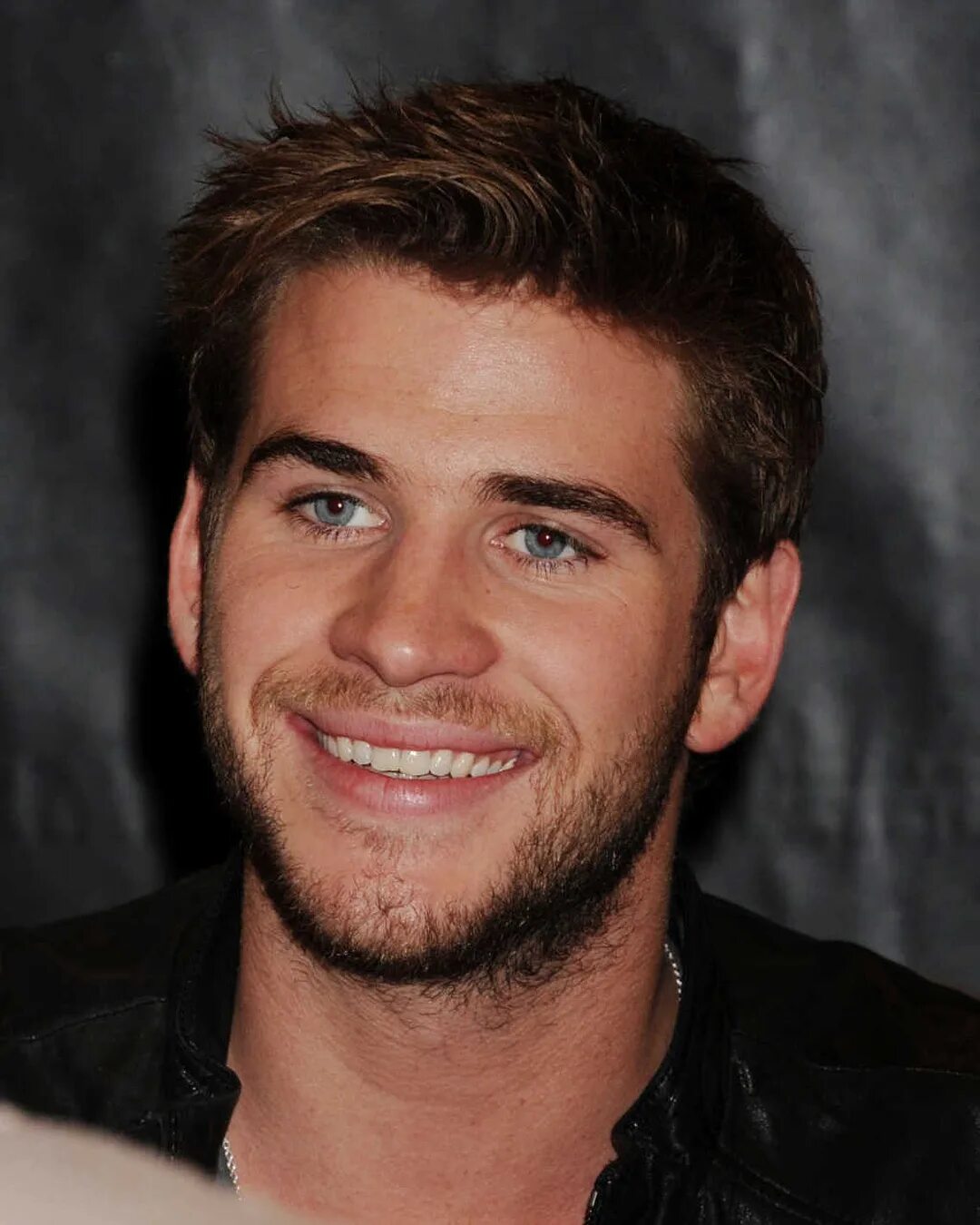 Лиам хемсворт изменил. Лиам хемсворт. лиам хемсворт liam hemsworth. лиам хемсворт фото. лиам хемсворт в сумерки.