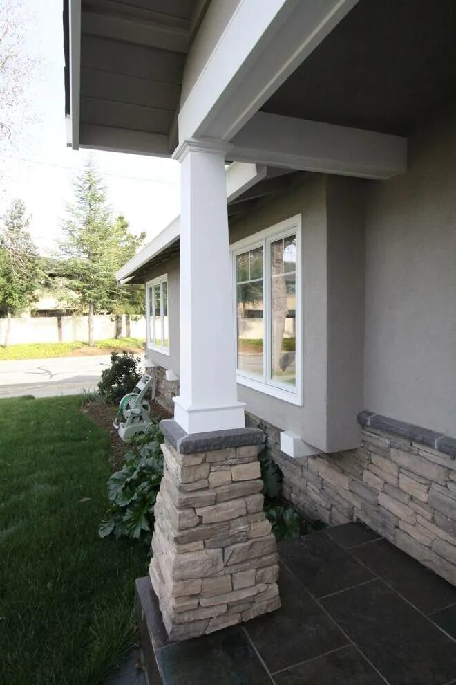 столбики крыльца. столбики крыльца. столбы для веранды. красивые крылечки. крыльцо с кирпичными столбами.