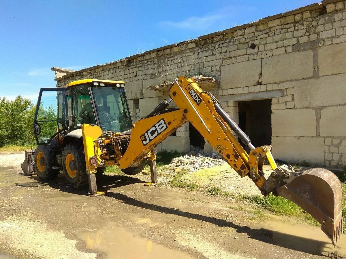 Купить jcb 3cx бу. JCB 3cx super 2011. JCB 3cx super 2011 под. Экскаватор погрузчик с навесным оборудованием. Оранжевый экскаватор погрузчик.