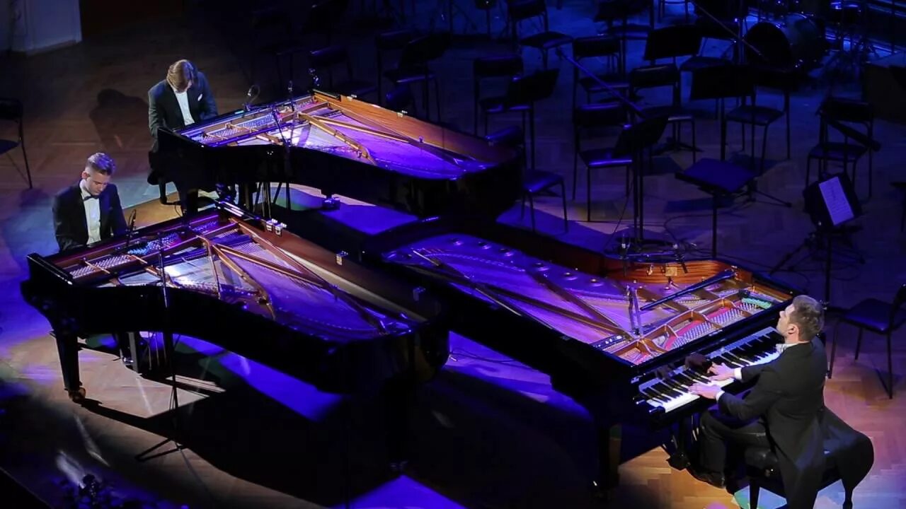 Три рояля bel suono. Пианино из льда. Три рояля концерт. Трио трех роялей бель суоно. Пианино из app store.