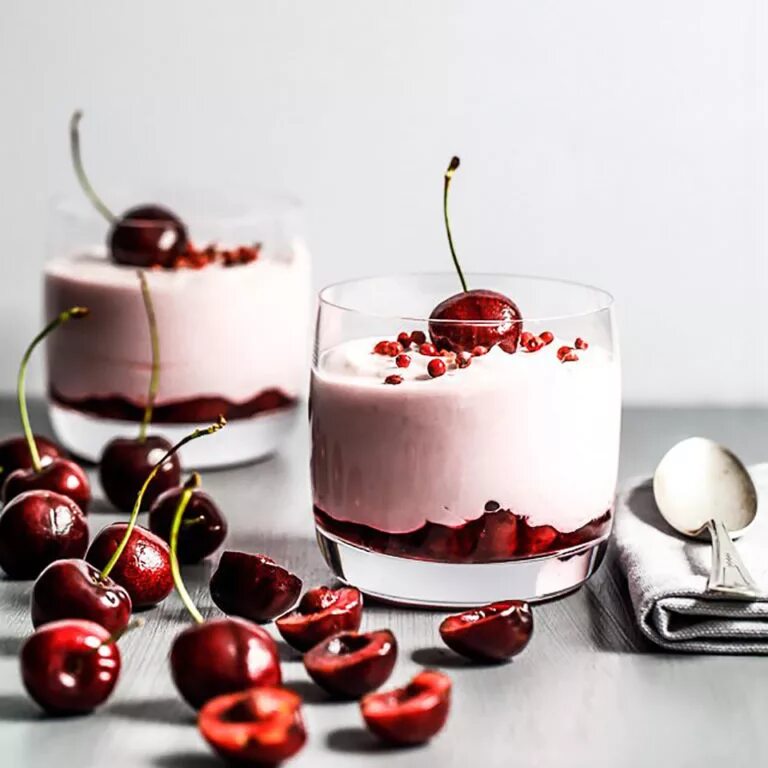 Алиса лис вишенка на десерт. Гифки мужчине от женщины с десертом вишенка. Алиса лис вишенка на десерт. Капкейк с вишней. Выпечка арты.