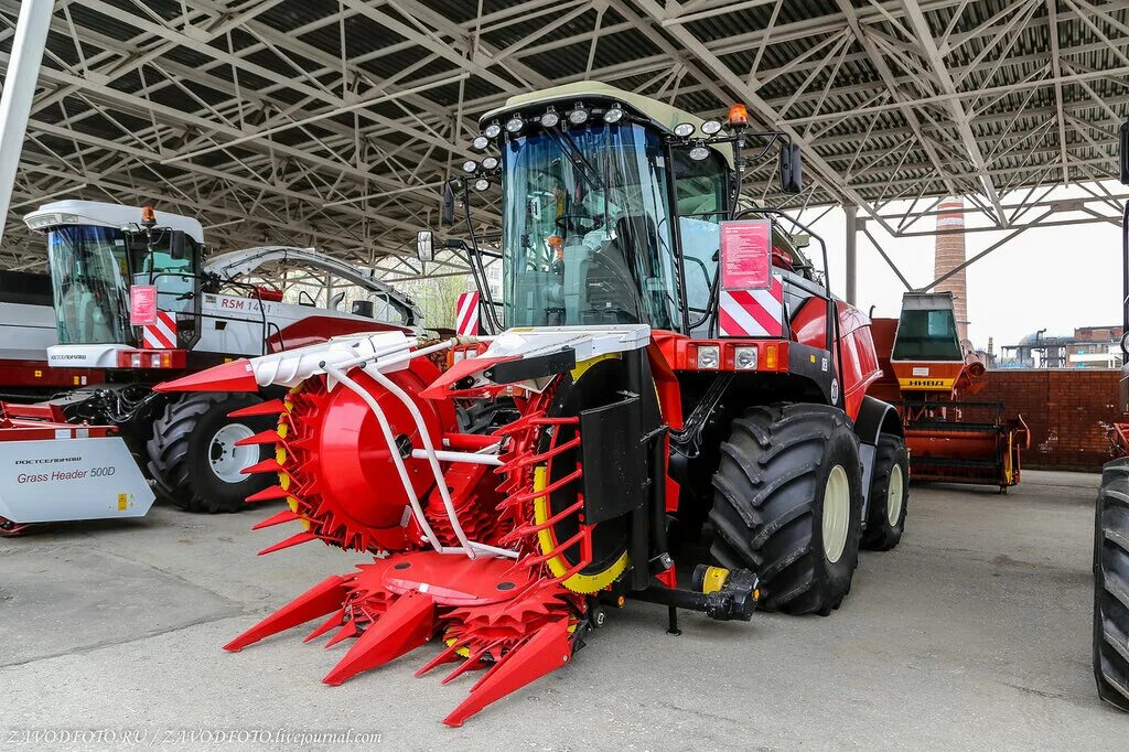 Ростсельмаш белгород выставка. Rsm 3000 dt. Ростовская область ростсельмаш. Ростсельмаш день поля. Тракторный завод ростсельмаш.