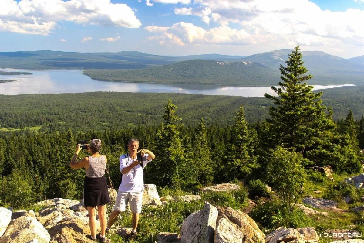 Сатка озеро зюраткуль. Эко-парк зюраткуль, поселок зюраткуль. Экопарк зюраткуль ресторан. Отдых зюраткуль. Зюраткуль эко парк зюраткуль.