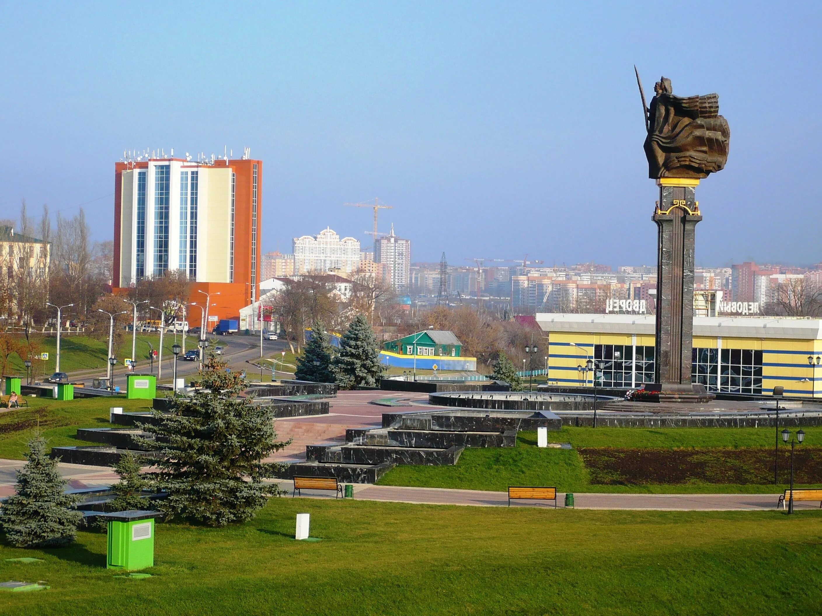 Площадь дружбы народов. Монумент навеки с Россией Саранск. Площадь дружбы народов Саранск. Памятник навеки с Россией Саранск. Саранск площадь дружбы народов и памятник навеки с Россией.