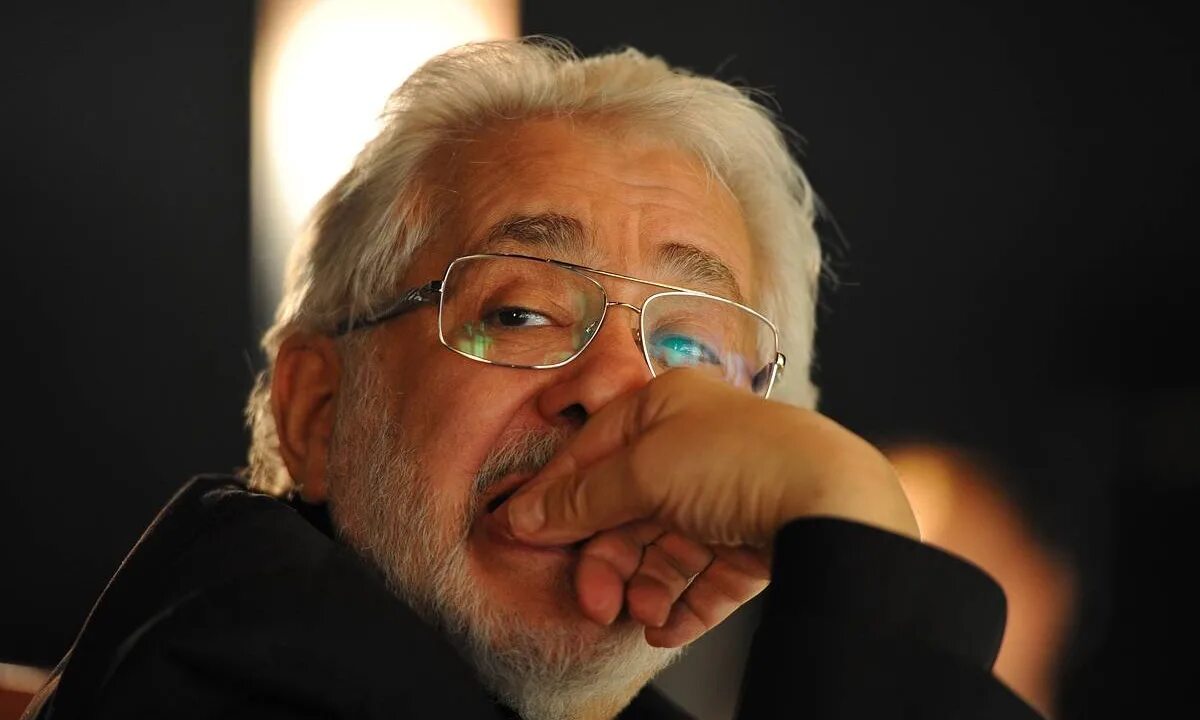 ). Лев додин театральный режиссёр. Лев додин молодой. Лев додин википедия. Лев долин театр.