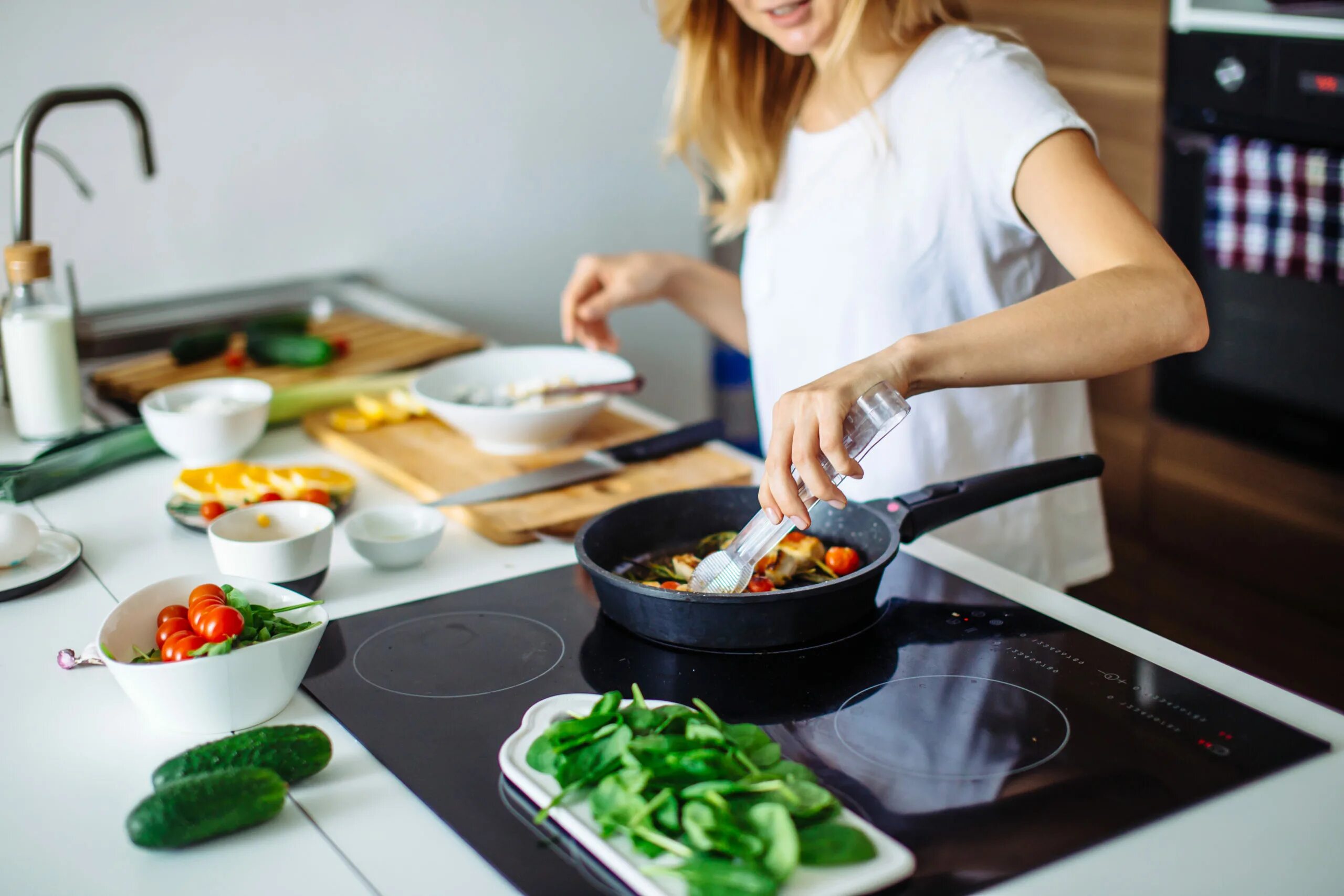 Предложения с do и make. Устойчивые выражения с do и make. Do make cooking. Finecooking. Глагол take в английском.