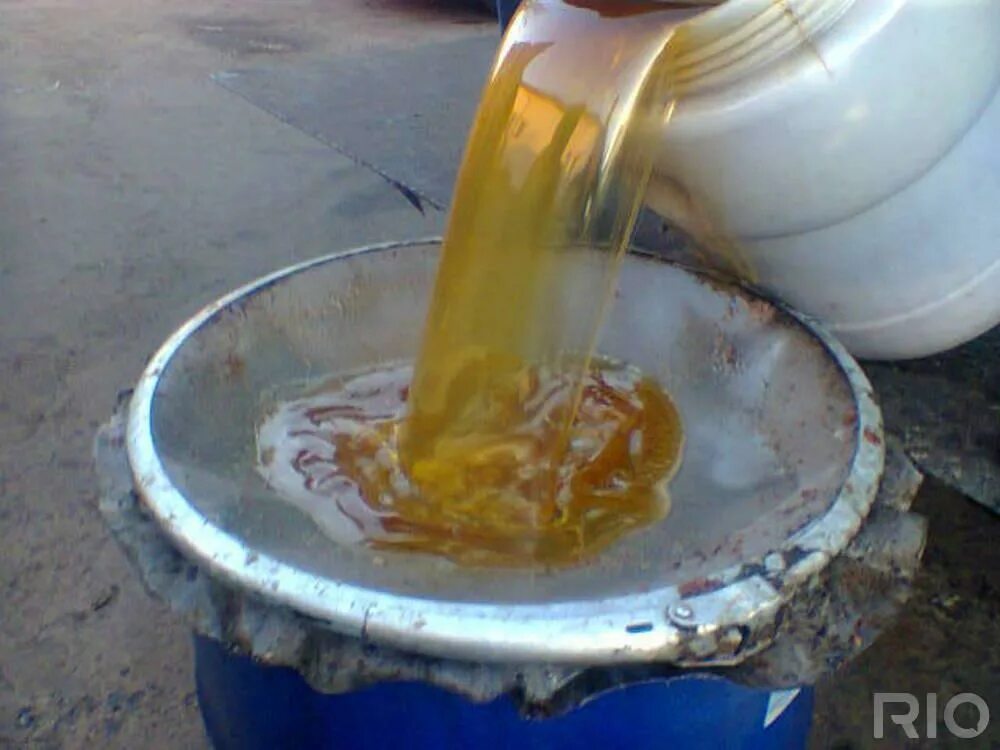 Отработанное подсолнечное масло. Отработанное масло для фритюра. Масло отработка растительное. Отходы масел.