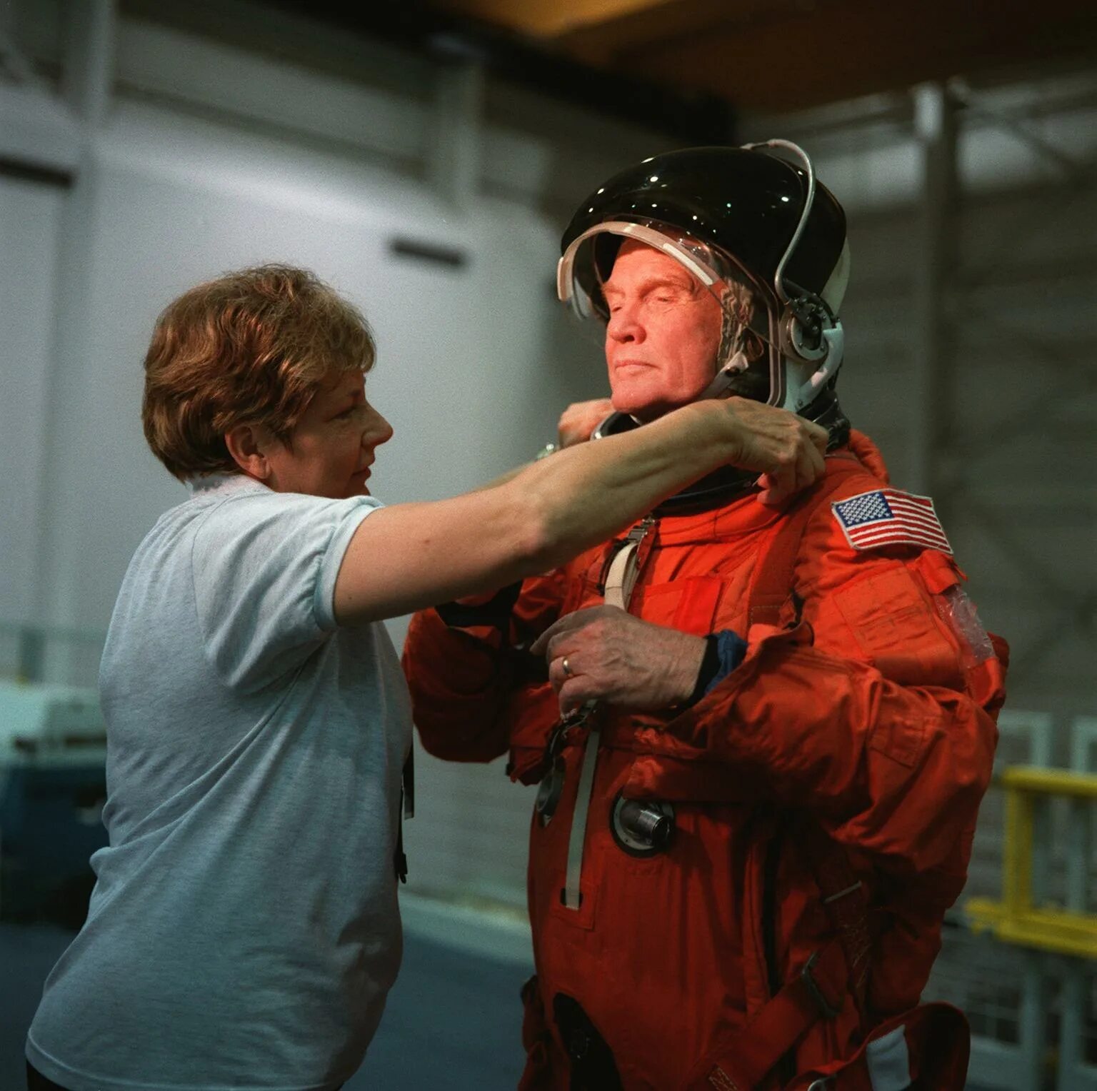 Летчик 2001 год. Джон Гленн. Джон Гленн американский космонавт. Гленн Джон космонавт Леонов.