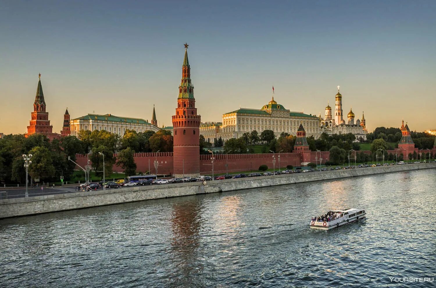 Кремлевская е. Кремлевская набередеая иосквы. кремль набережная москвы-реки. 1910 кремля в москве кремлевская набережная. вид на кремль с москва реки.