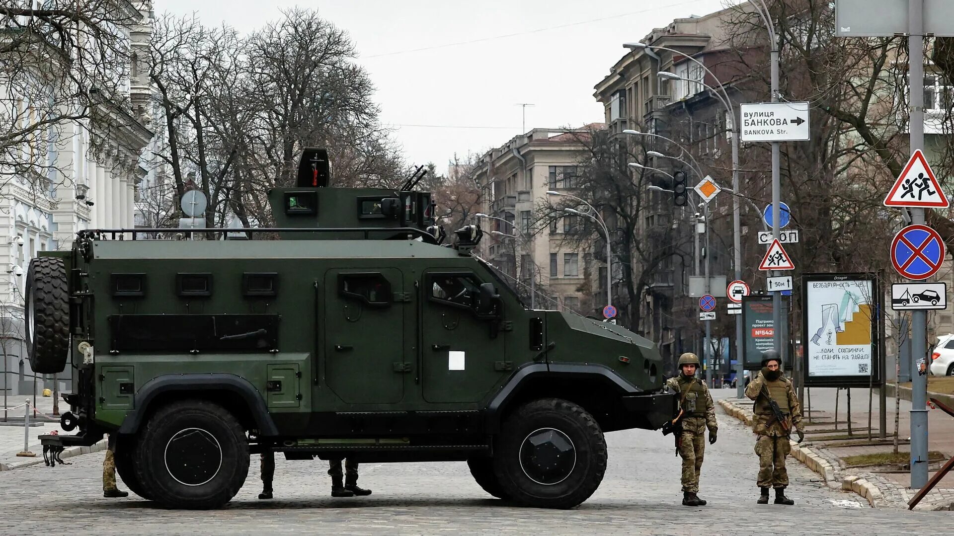 Украина сегодня 25 02 2024. Украинская Военная техника. Украинские военные машины. Российские военные на Украине.