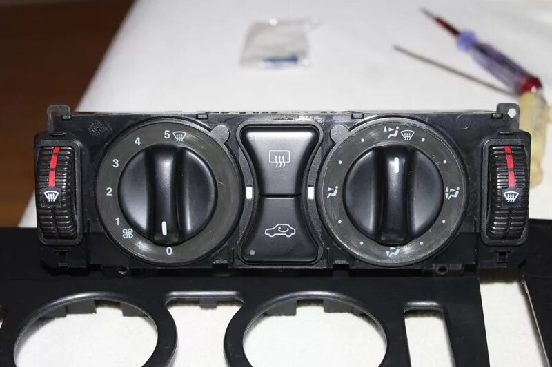 Ручки кондиционера passat b7. Крутилки печки w202. Держатель для телефона glk. Крутилки печки w124. Крутилки мерседес.