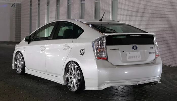 Prius 30 купить. Тойота Приус 30. Toyota Prius 30 белый. Toyota Prius 35. Тойота Приус 35 кузов.