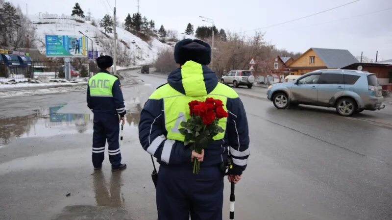 Женщины сотрудники ГИБДД.