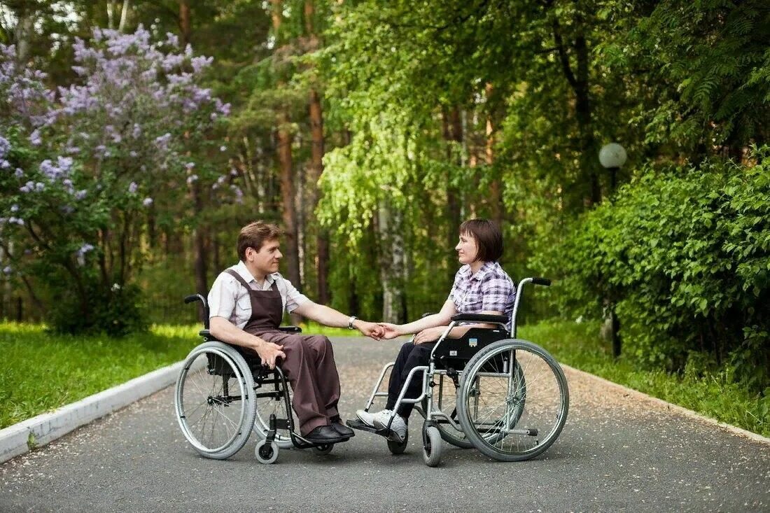 Обладать доступный. Люди с ограниченными возможностями. Люди с инвалидностью. Инвалиды с ограниченными возможностями. Счастливые инвалиды.